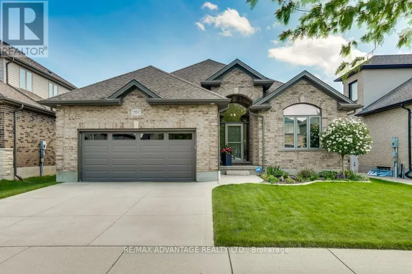 Detached at 982 MEDWAY PARK DRIVE, London
