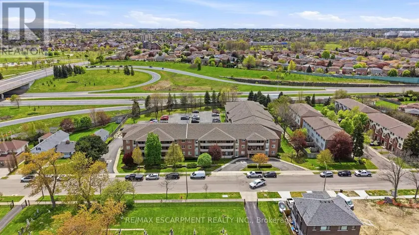 Apartment at 303 - 416 LIMERIDGE ROAD, Hamilton