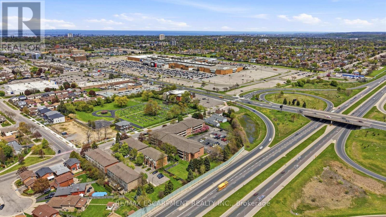 Apartment at 303 - 416 LIMERIDGE ROAD, Hamilton