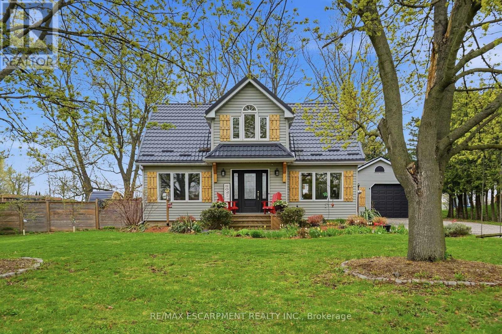 Detached at 27 BLOSSOM AVENUE, Brantford