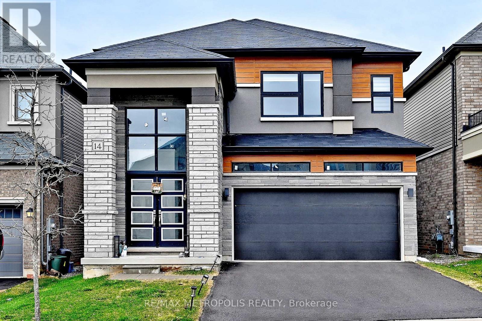 Detached at 14 JENNER DRIVE, Brant (Paris)