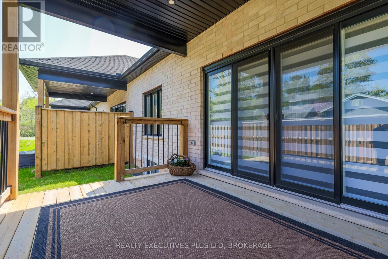 Townhouse at 504 ROYAL RIDGE COURT, Fort Erie