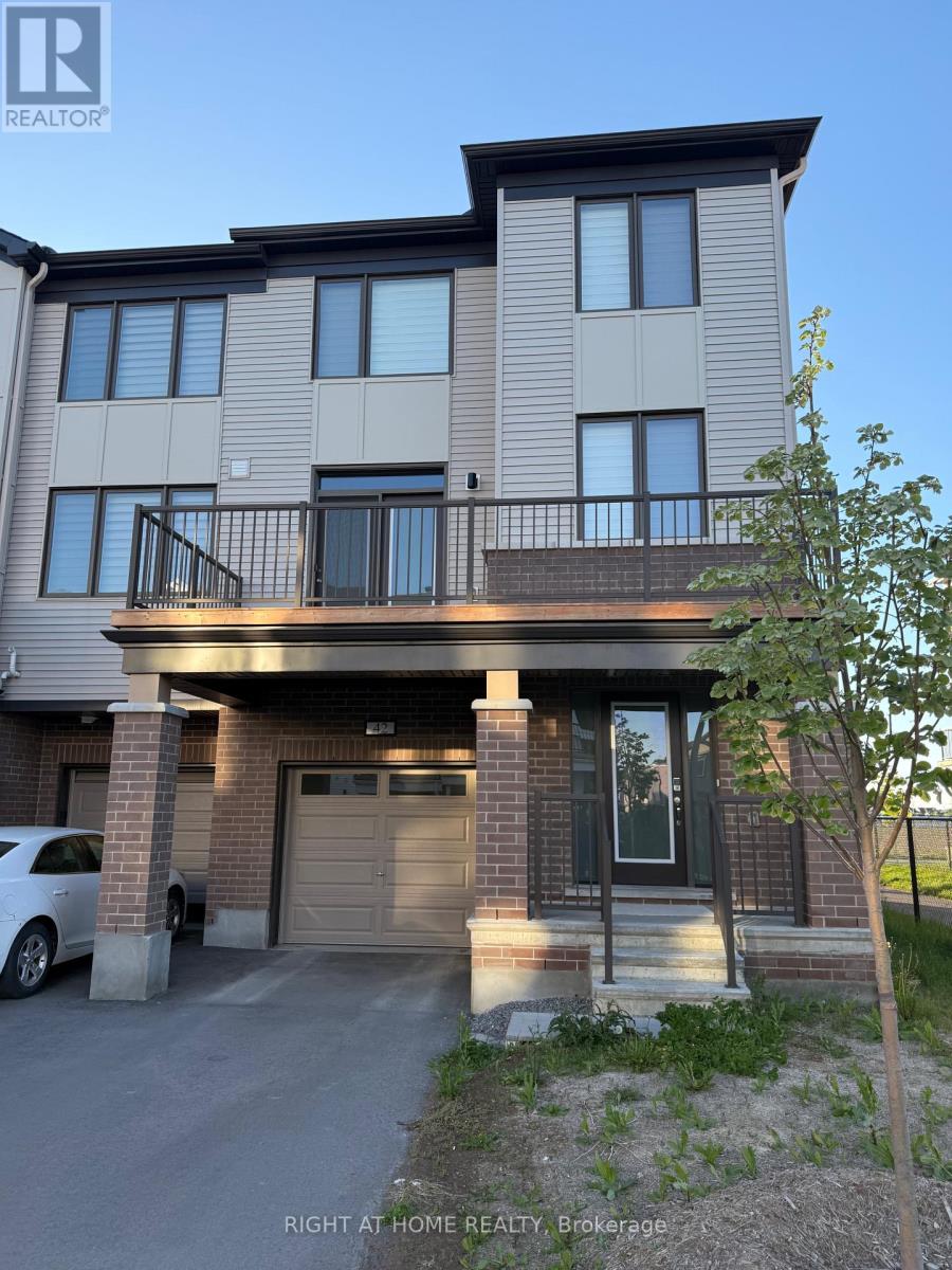 Townhouse at 42 STITCH MEWS, Ottawa