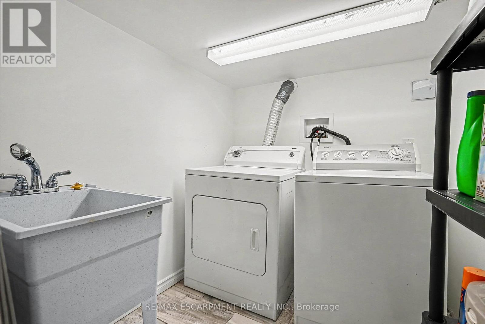 Detached at 30 PROVINCE STREET S, Hamilton