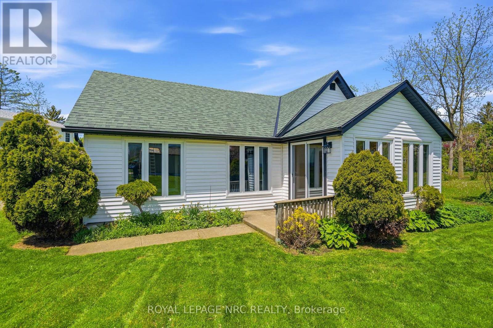 Detached at 11 WHITE AVENUE, Fort Erie