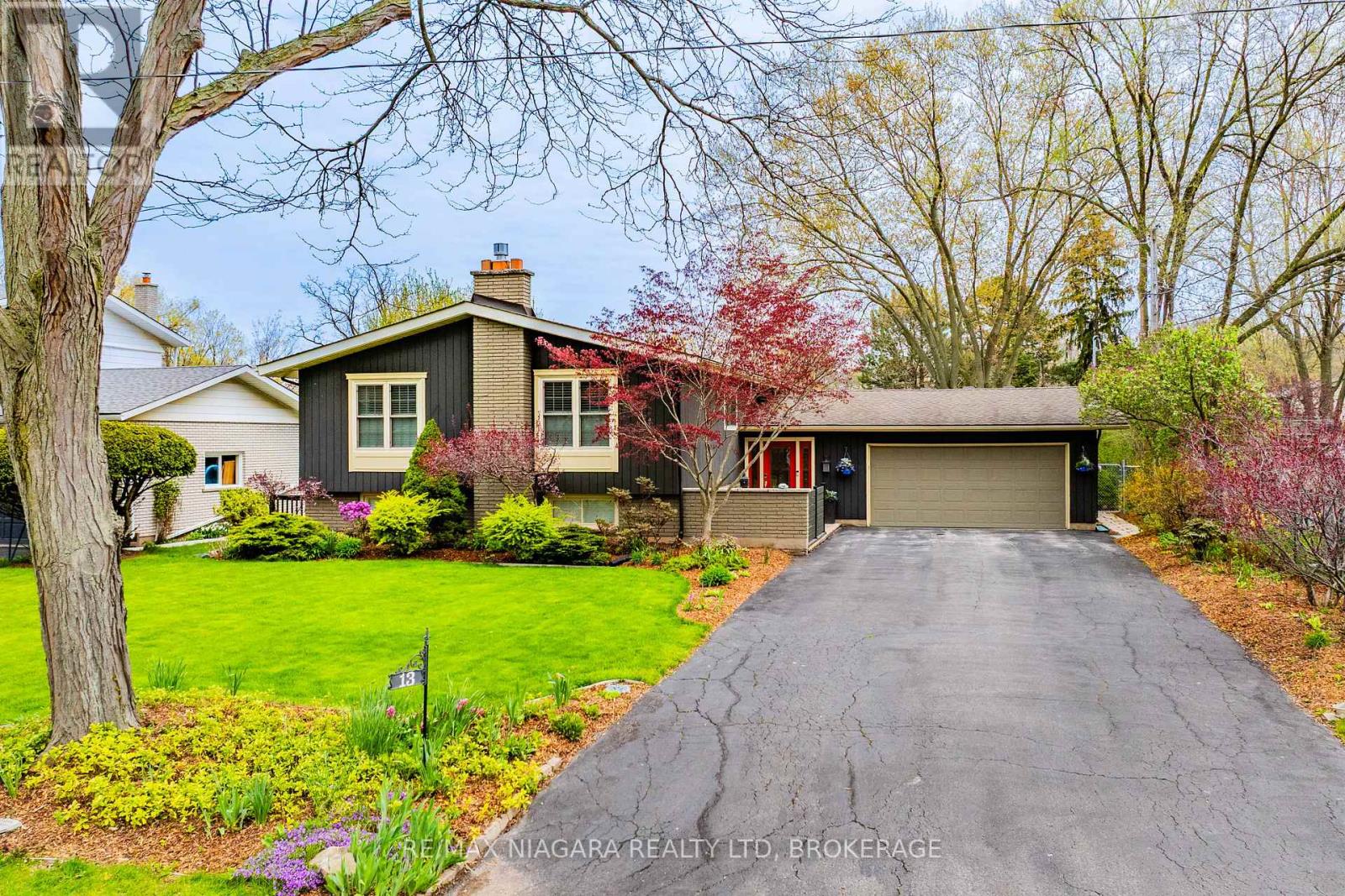 Detached at 13 RUSHOLME CRESCENT, St. Catharines