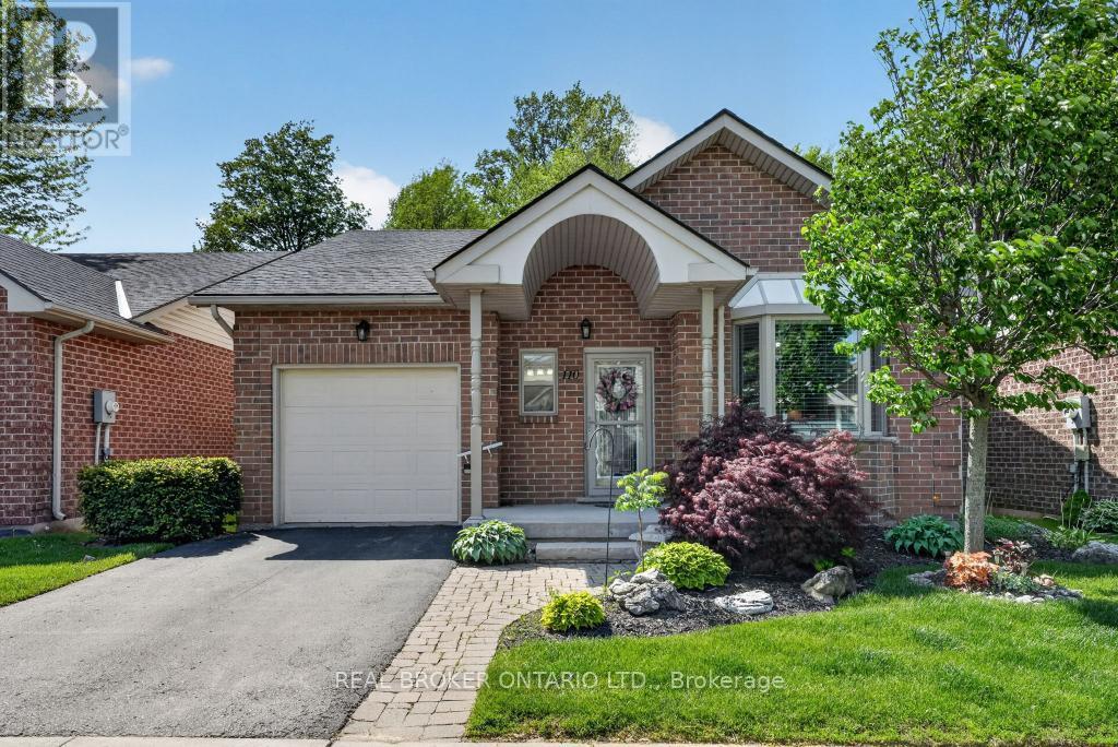 Detached at 110 GREENTRAIL DRIVE, Hamilton