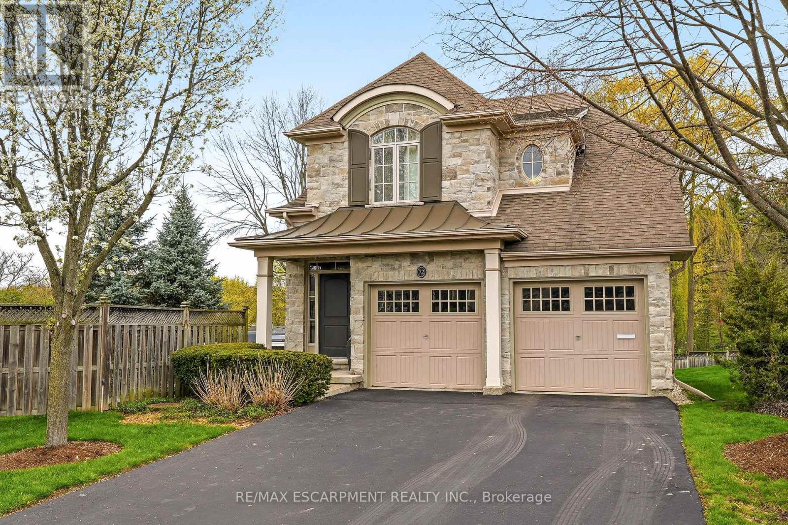 Detached at 72 MCGRATH COURT, Hamilton (Dundas)