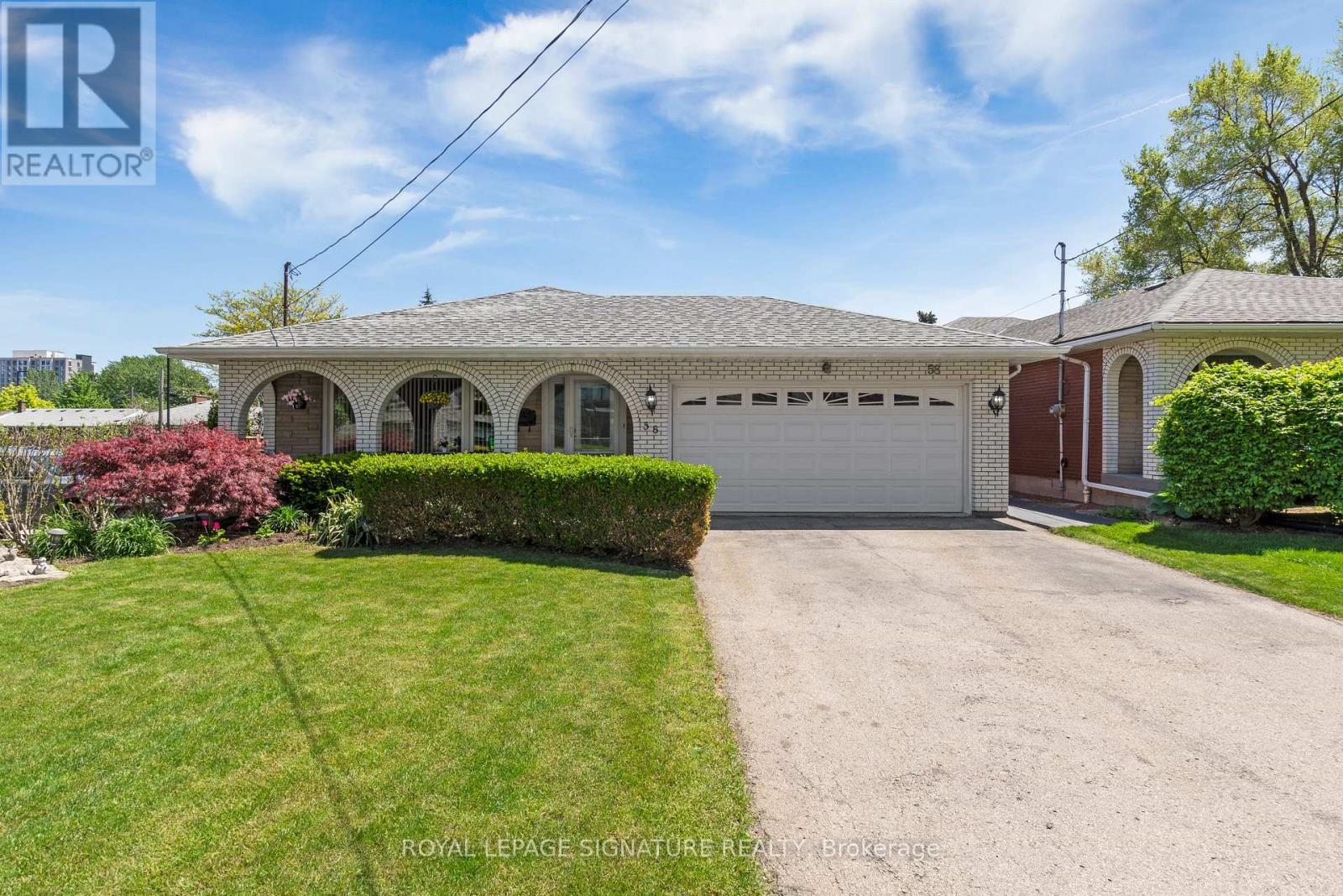 Detached at 58 CENTENNIAL PARKWAY S, Hamilton (Stoney Creek)