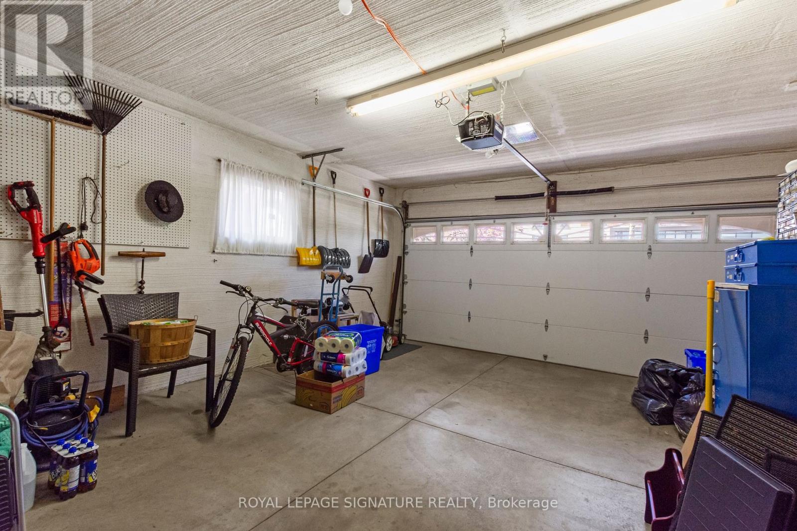 Detached at 58 CENTENNIAL PARKWAY S, Hamilton