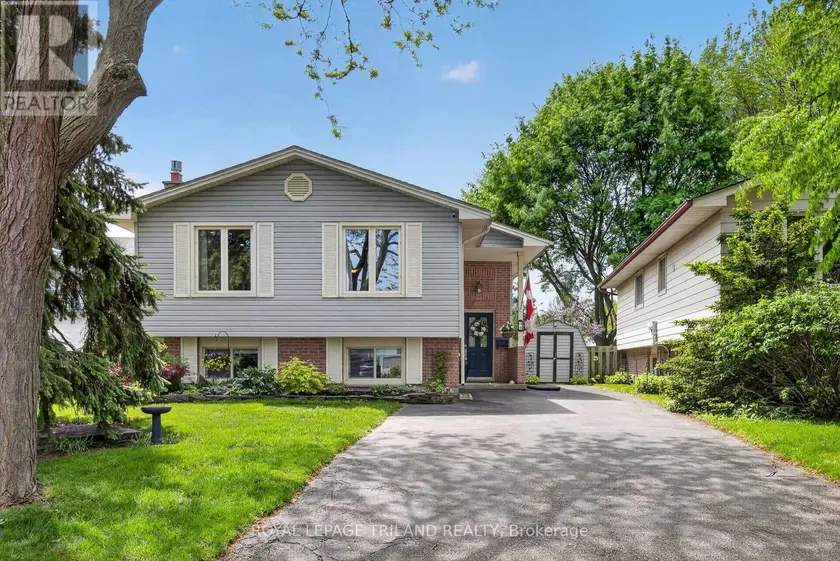 Detached at 31 BEECHBANK CRESCENT, London South