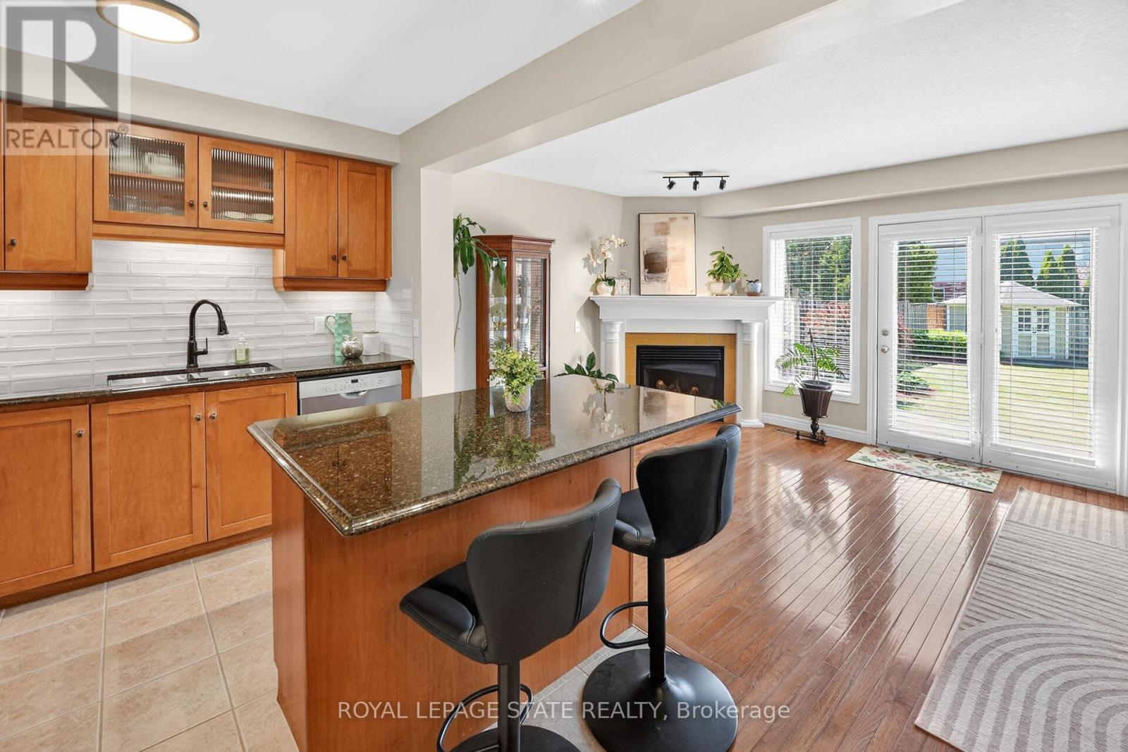 Townhouse at 122 MAGNOLIA CRESCENT, Grimsby