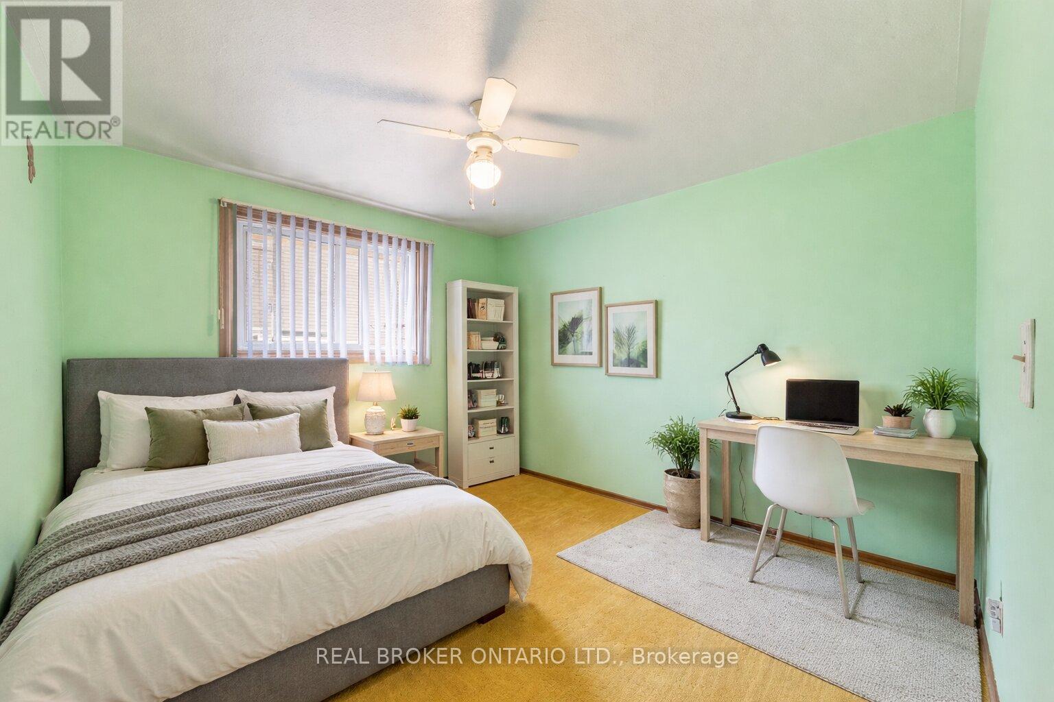 Detached at 122 GREEN CEDAR DRIVE, Hamilton