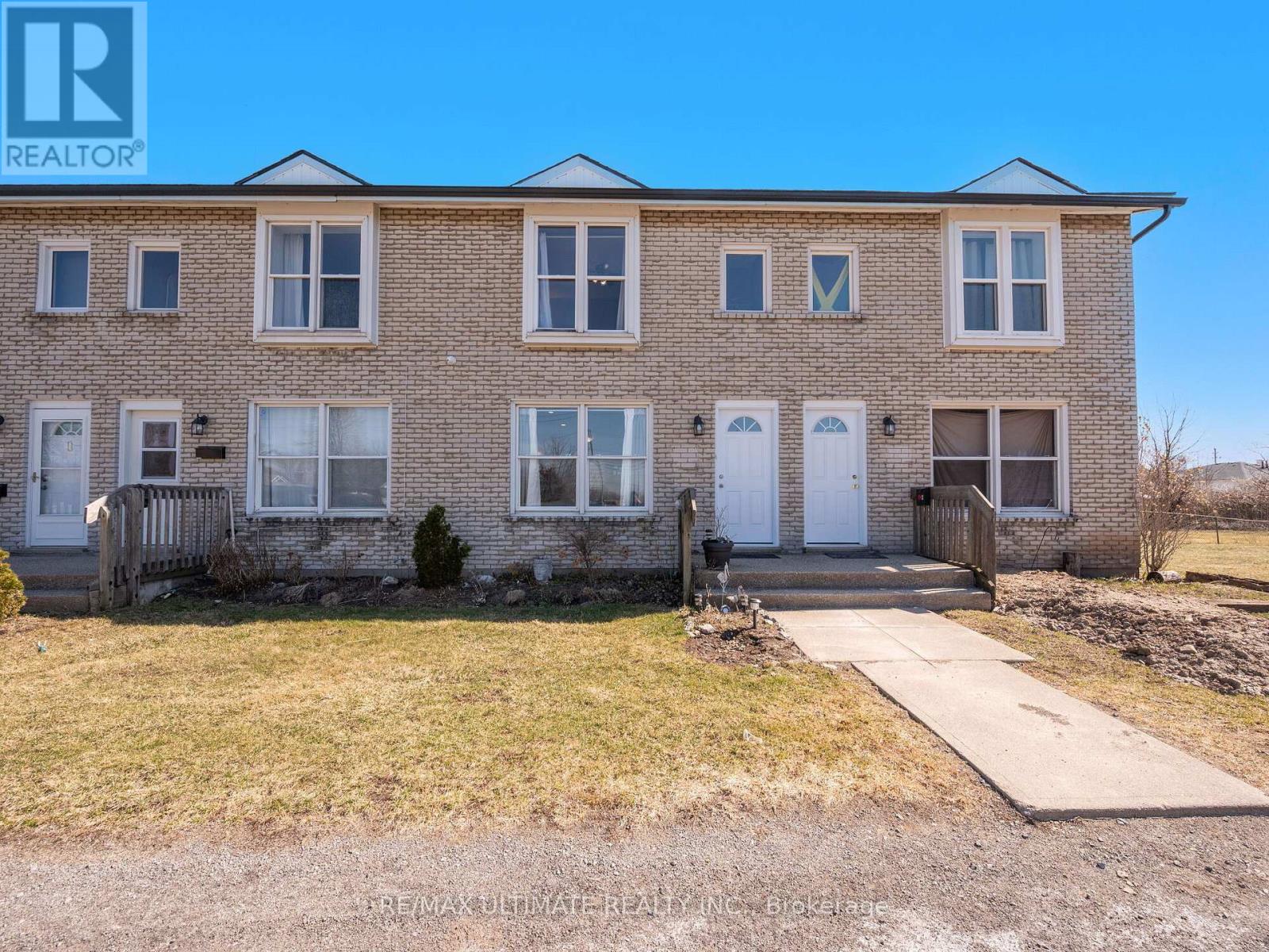 Townhouse at E - 252 BERTIE STREET, Fort Erie
