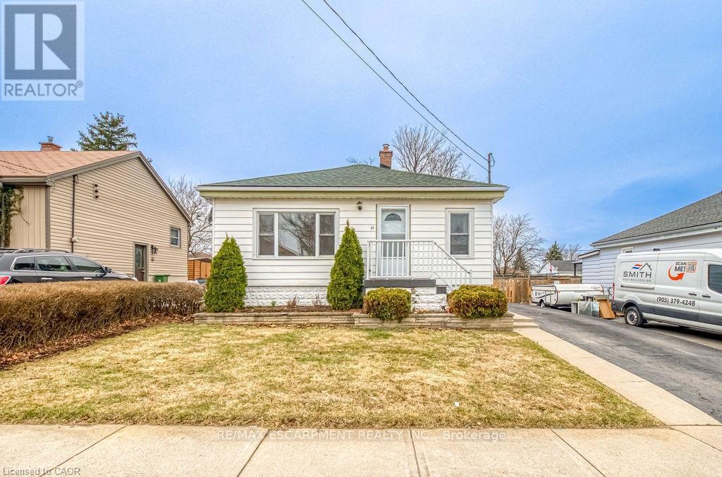 Detached at 22 DAVID AVENUE, Hamilton