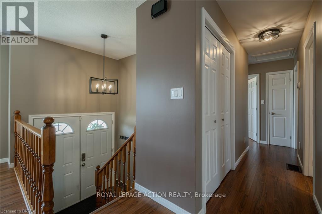 Detached at 26 CENTENNIAL DRIVE, Brantford