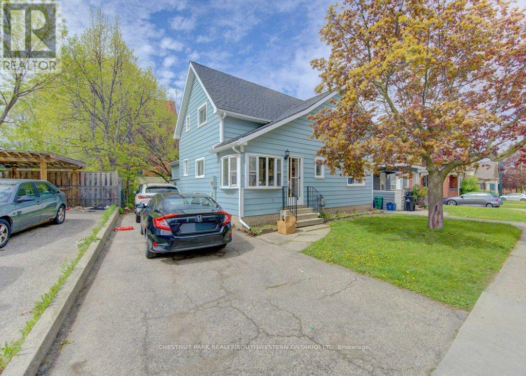 Detached at 8 MARSHALL STREET, Waterloo