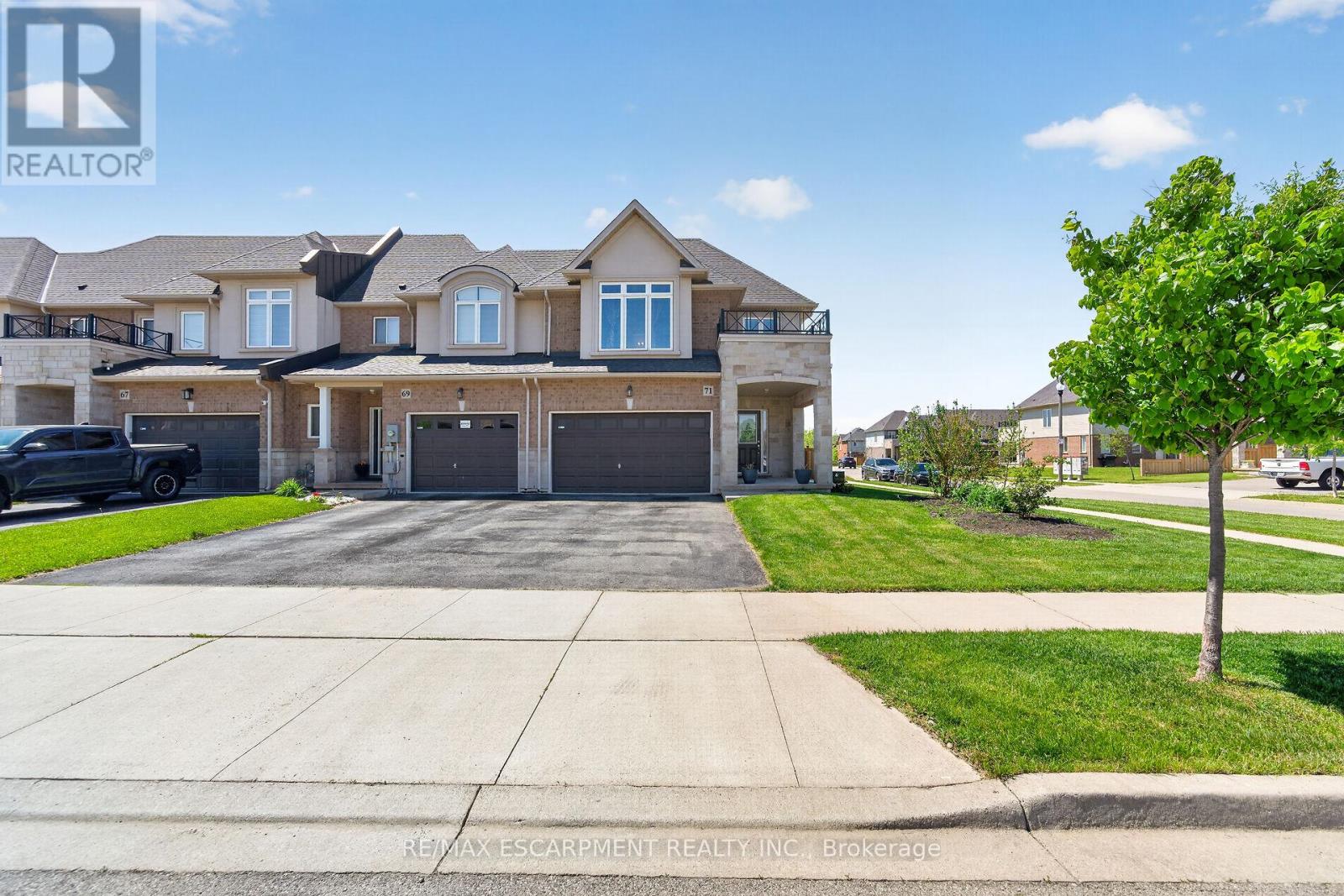 Semi-Detached/Link at 71 FOOTHILLS LANE, Hamilton (Fruitland)