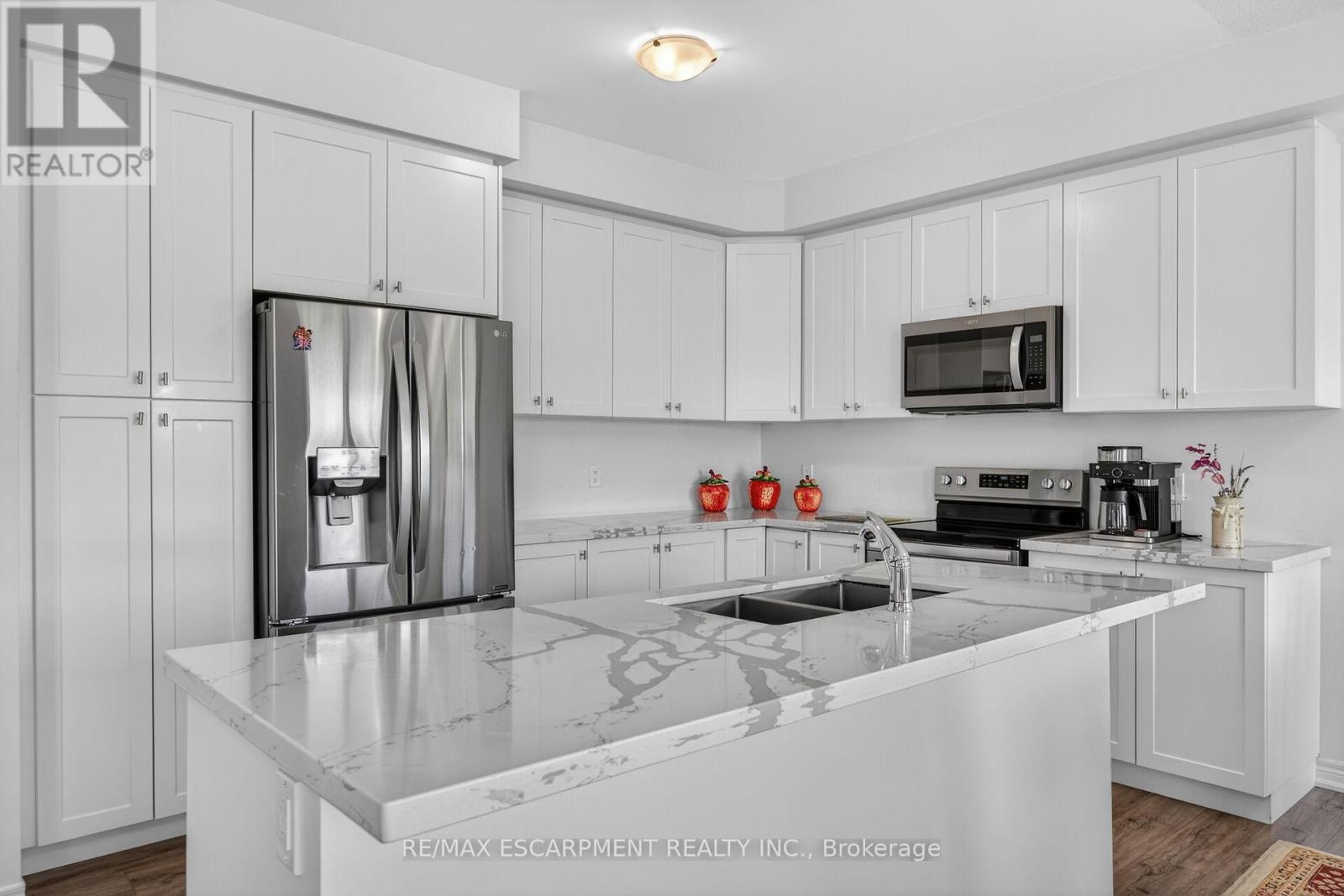 Semi-Detached/Link at 71 FOOTHILLS LANE, Hamilton
