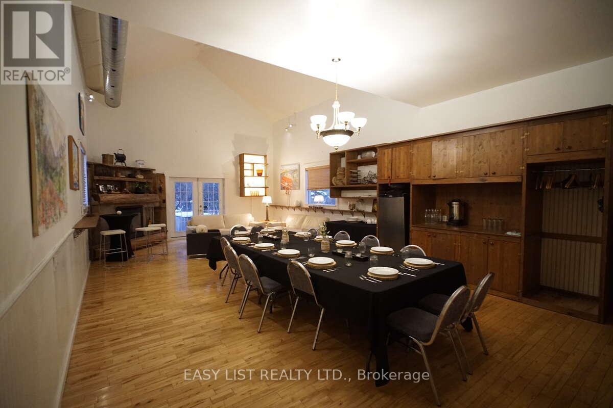 Detached at 79 BROCK ROAD S, Puslinch