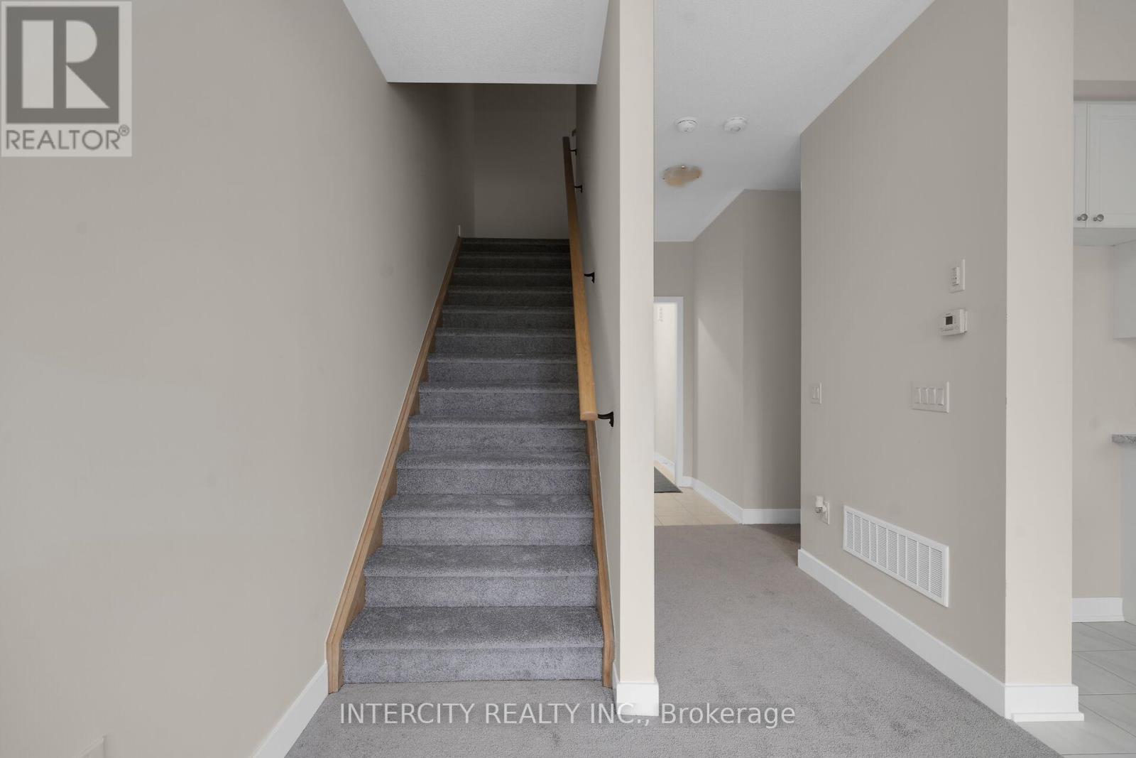 Townhouse at BLK 7 UNIT 2 - 102 WALDEN DRIVE, Shelburne