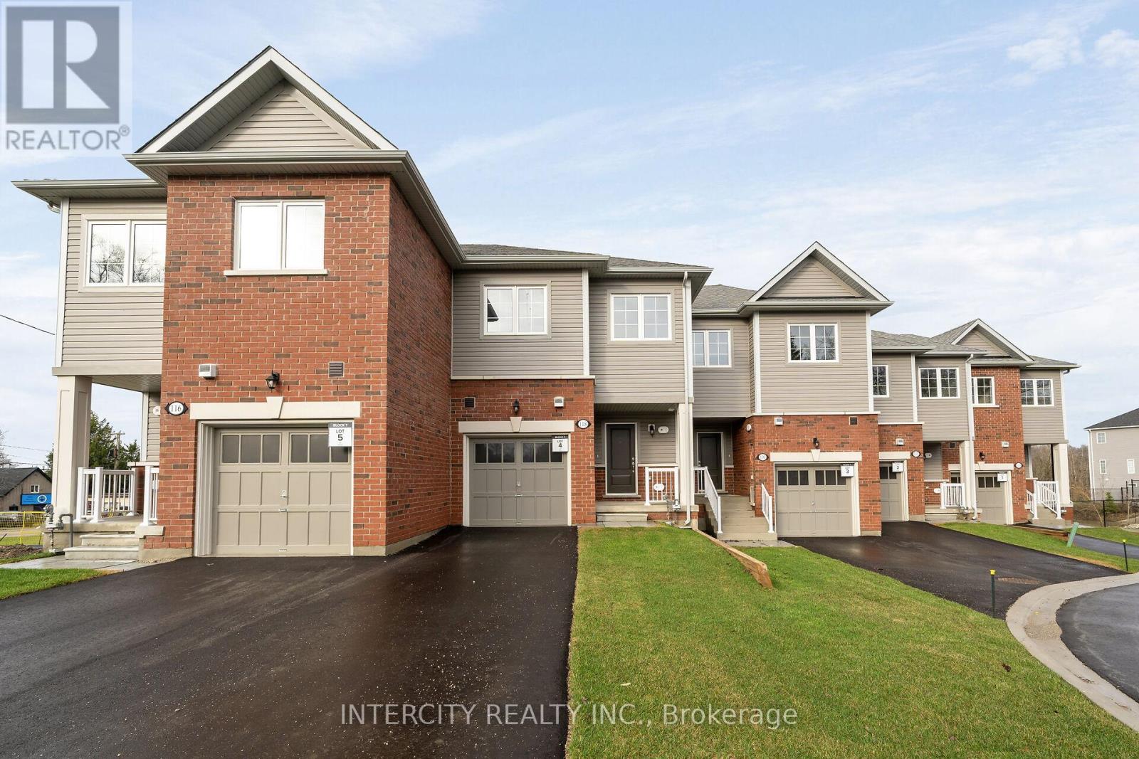 Townhouse at BLK 7 UNIT 4 - 118 GORDON STREET, Shelburne