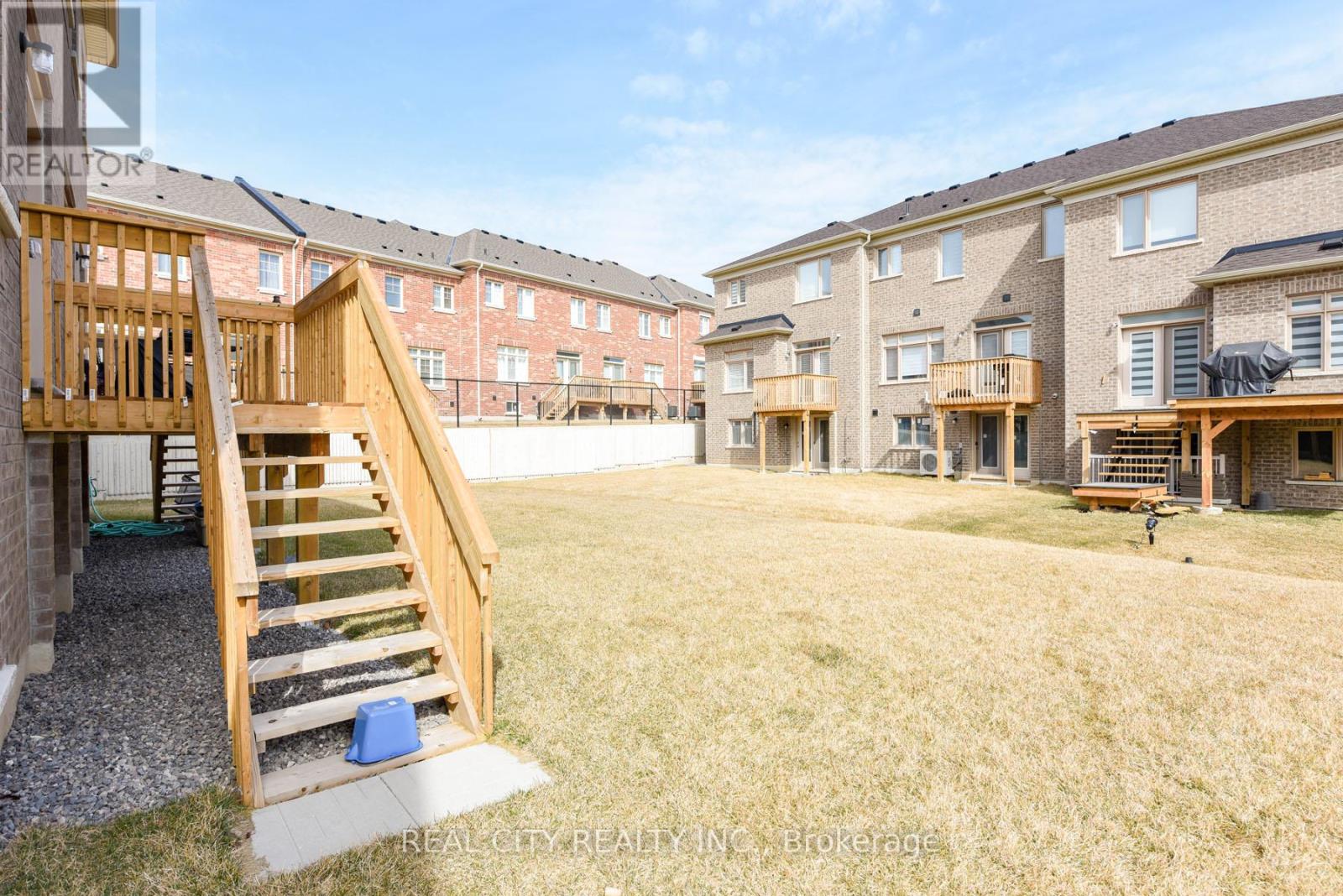 Semi-Detached/Link at 38 SILVER MEADOW GDNS GARDENS N, Hamilton