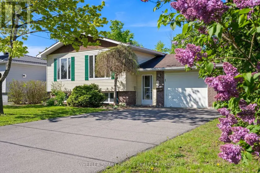 Detached at 37 DICKINSON DRIVE, South Stormont