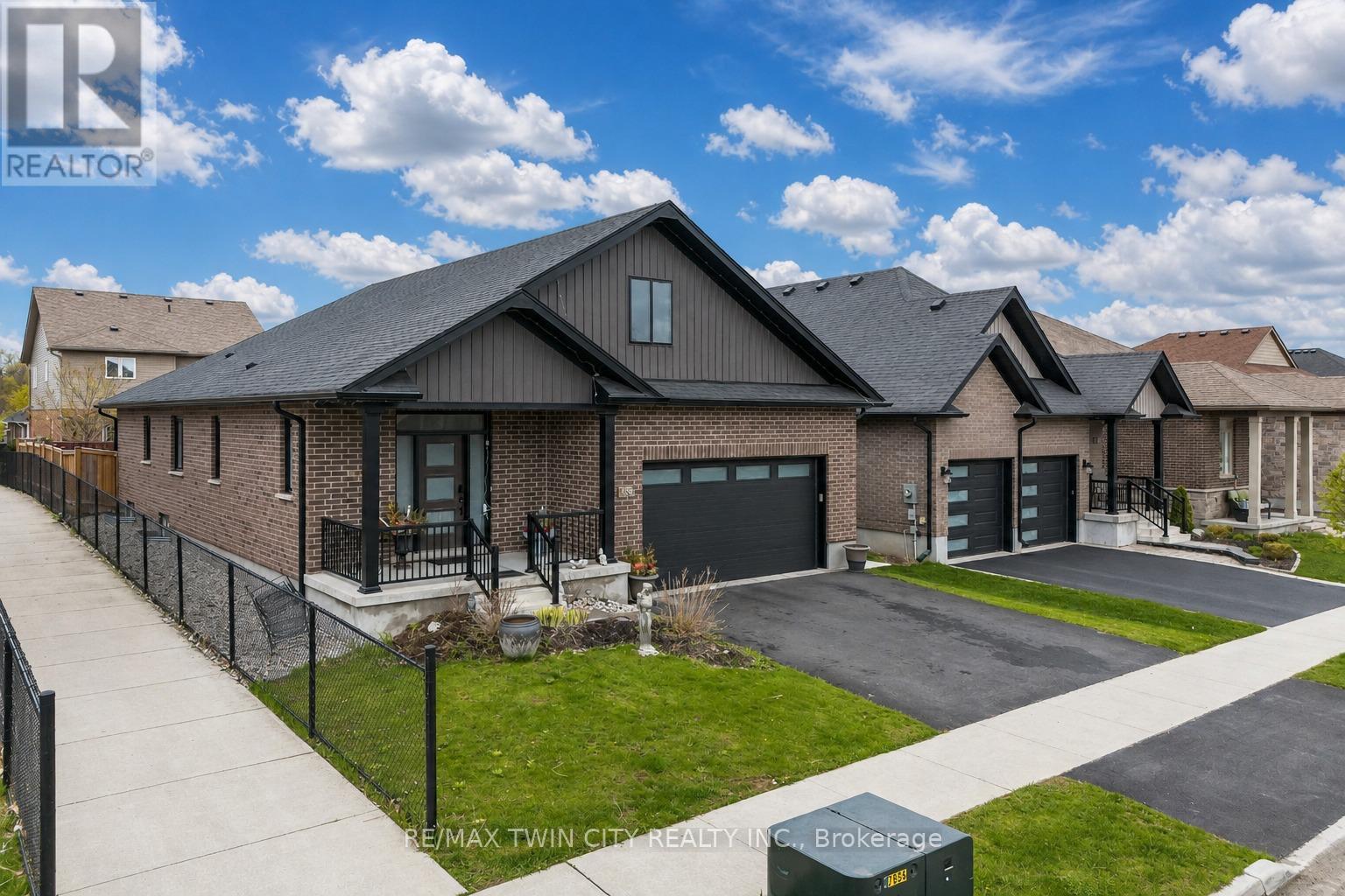Detached at 86 WOODBERRY CRESCENT, Kitchener