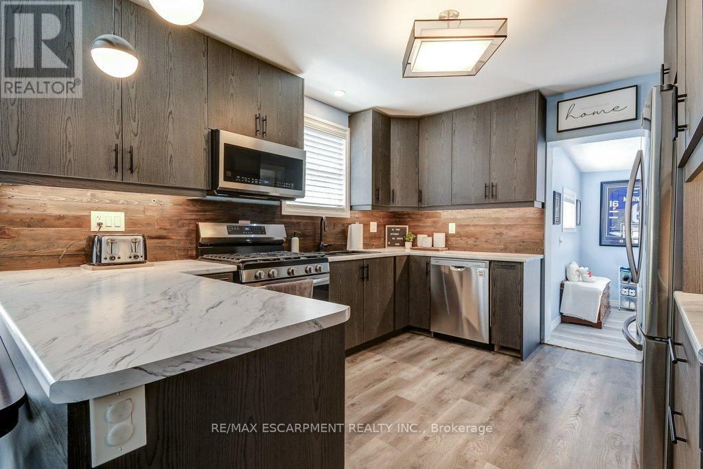 Detached at 30 EAST 15TH STREET, Hamilton
