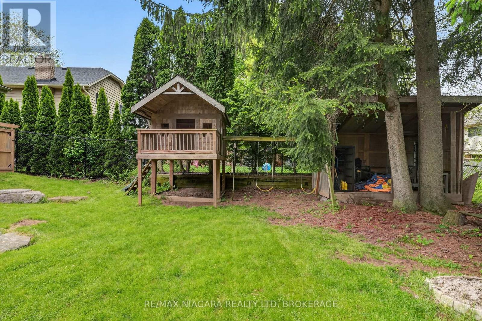 Detached at 15 CROSS HILL ROAD, Pelham