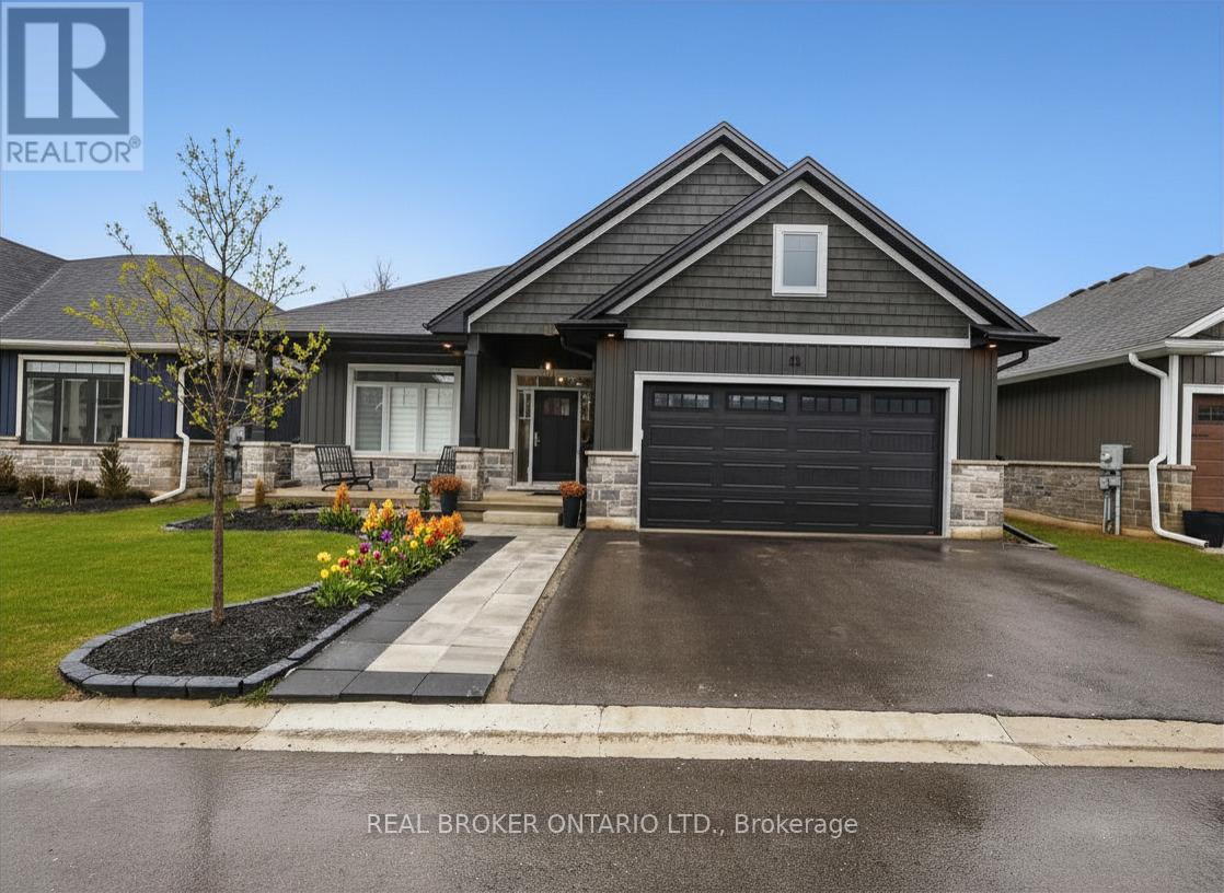 Detached at 11 - 68 CEDAR STREET, Brant (Paris)