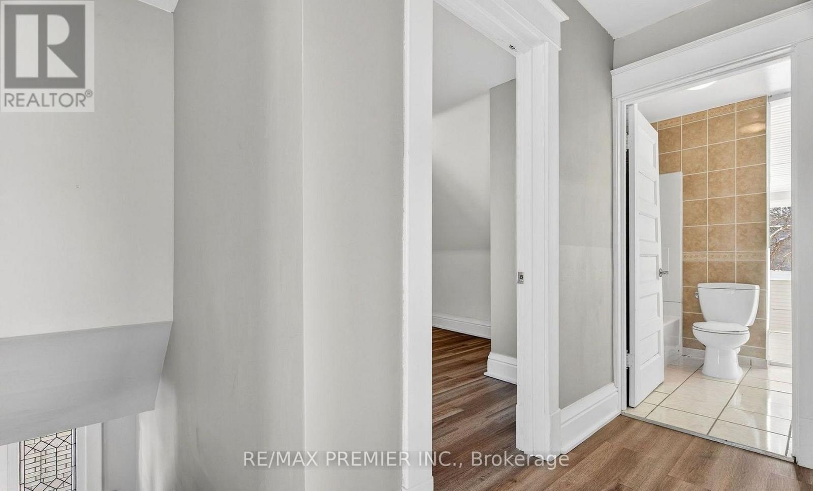 Detached at MAIN FLOOR - 4848 SECOND AVENUE, Niagara Falls