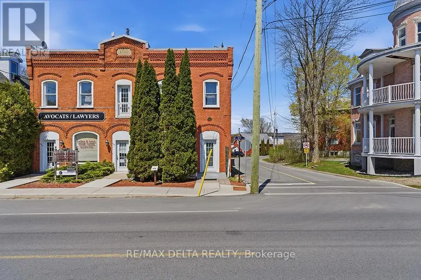 Multiplex at 1040-1042 KING STREET, Champlain