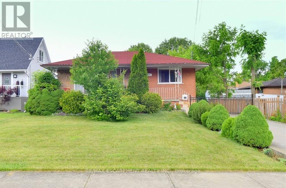 Detached at 238 FAIRRIDGE ROAD, Hamilton