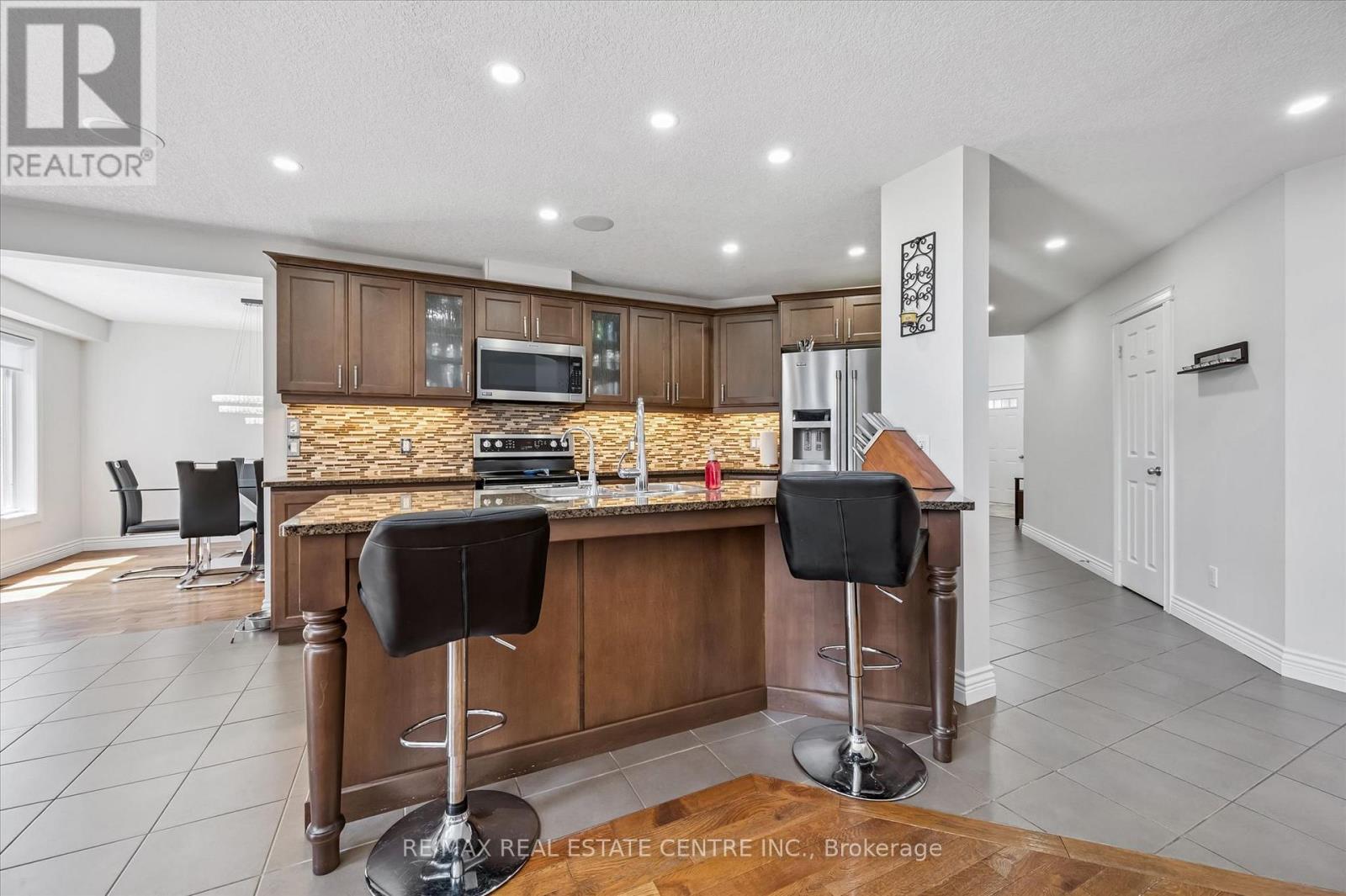 Detached at 114 ISAAC SHANTZ DRIVE, Wilmot