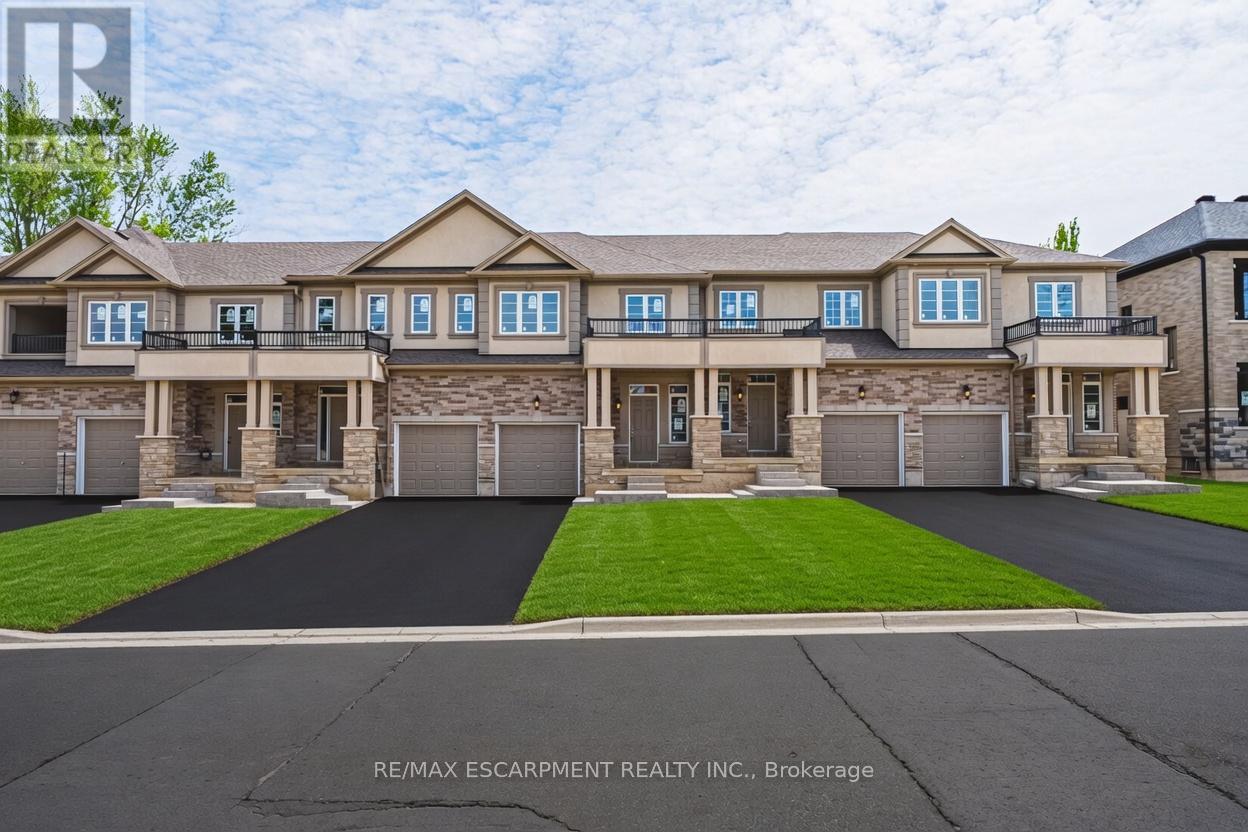 Townhouse at 11 DAVINCI BOULEVARD, Hamilton