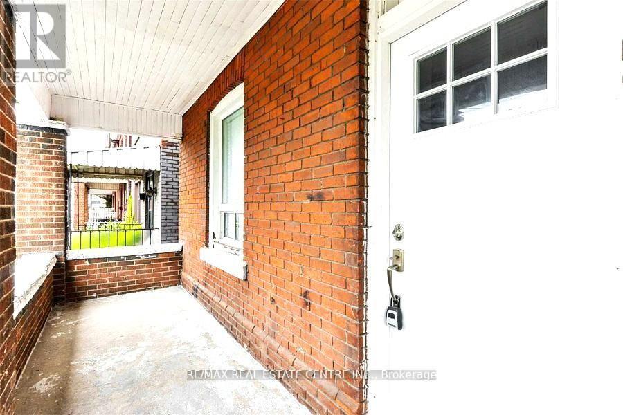 Detached at 439 WENTWORTH ST N, Hamilton