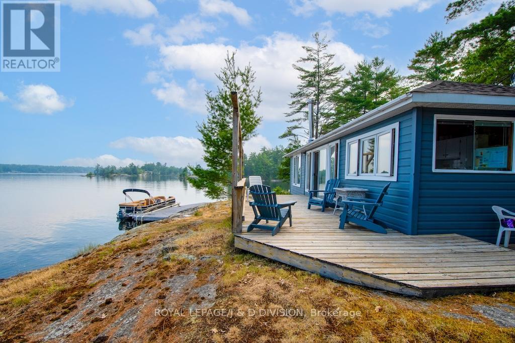 Detached at 4446 IS 107 STONEY LAKE ISLAND, North Kawartha