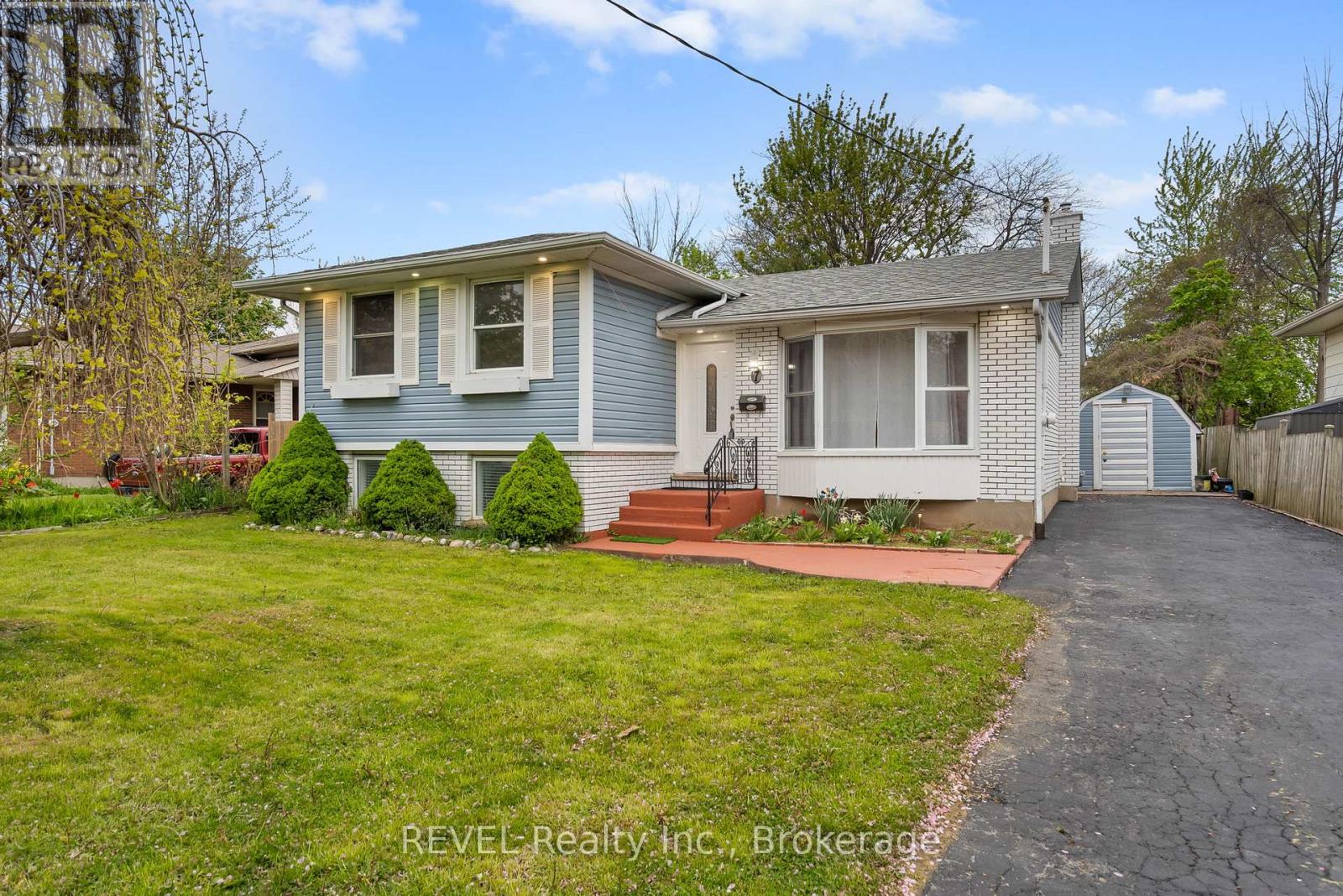 Detached at 7 RENDALE AVENUE, St. Catharines (Carlton/Bunting)