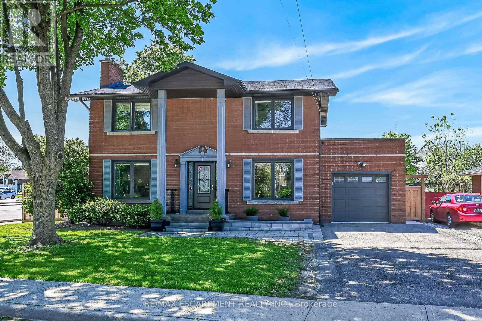 Detached at 1 SANDRINGHAM AVENUE, Hamilton (Westcliffe)