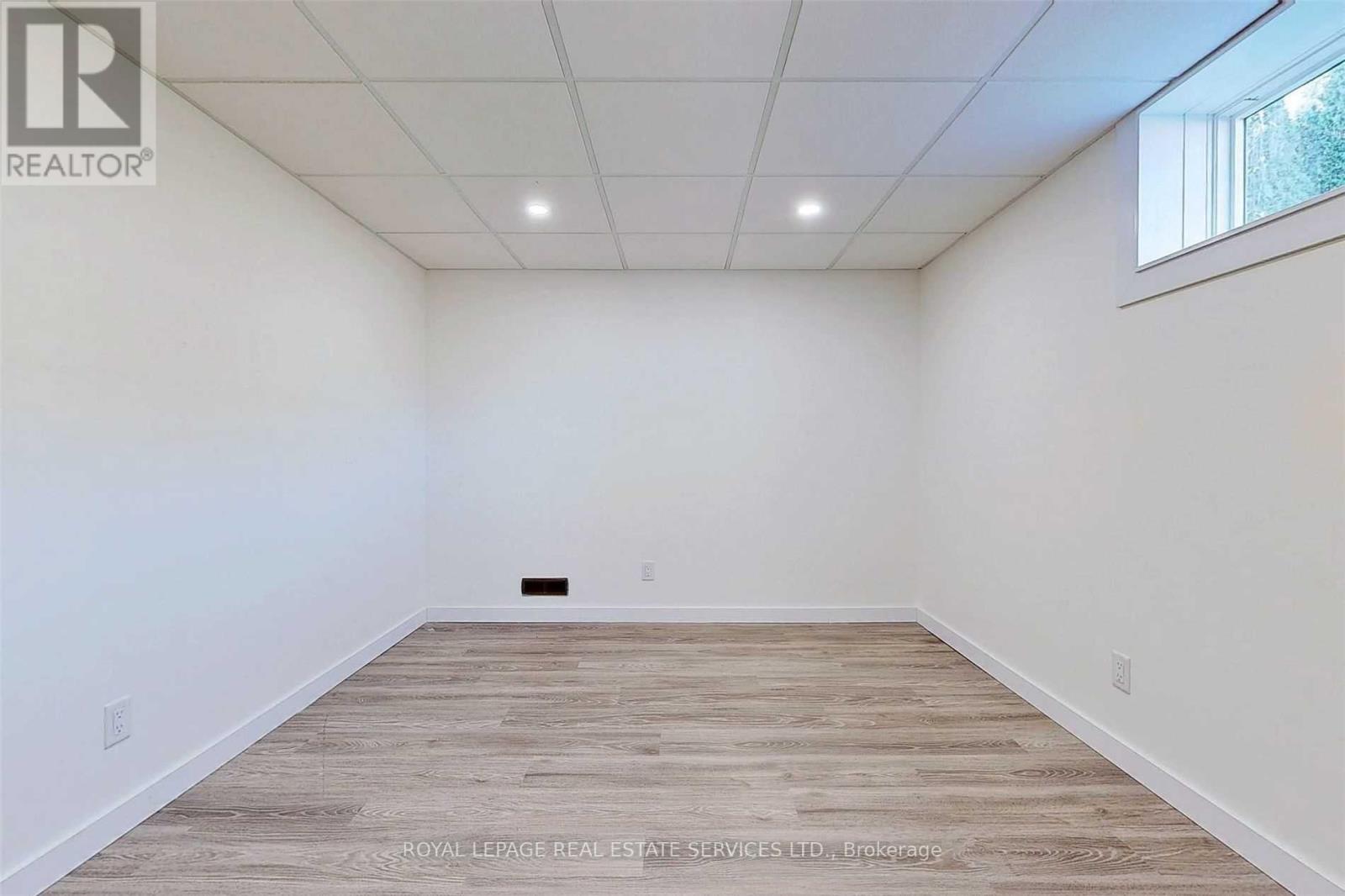 Detached at 4 MCMASTER AVENUE, Hamilton