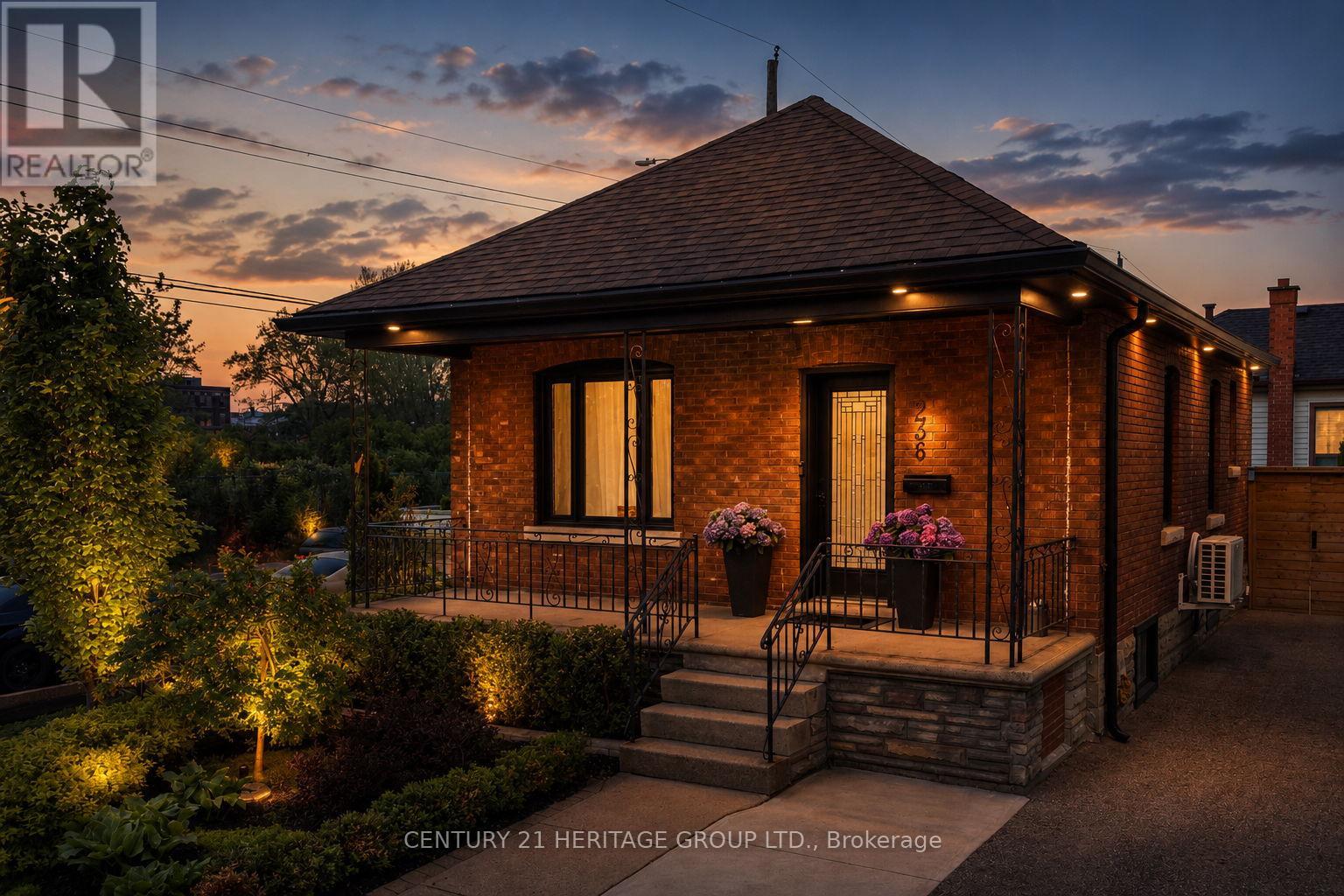Detached at 236 MACAULAY STREET E, Hamilton (North End)