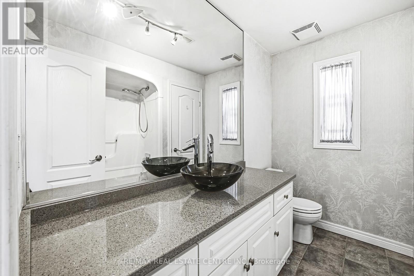 Townhouse at 22 - 515 NORTH SERVICE ROAD, Hamilton