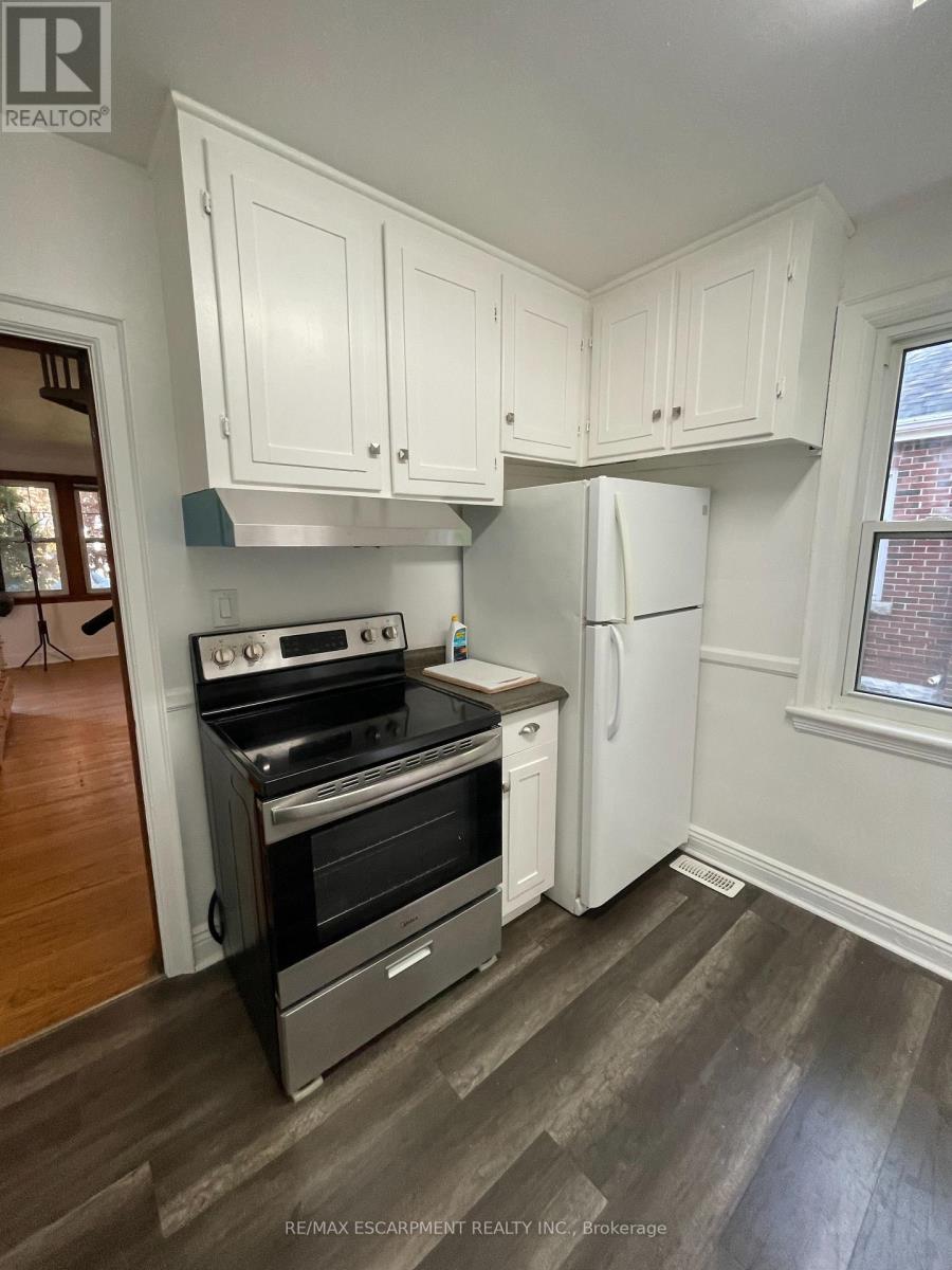 Detached at 9 GARY AVENUE, Hamilton