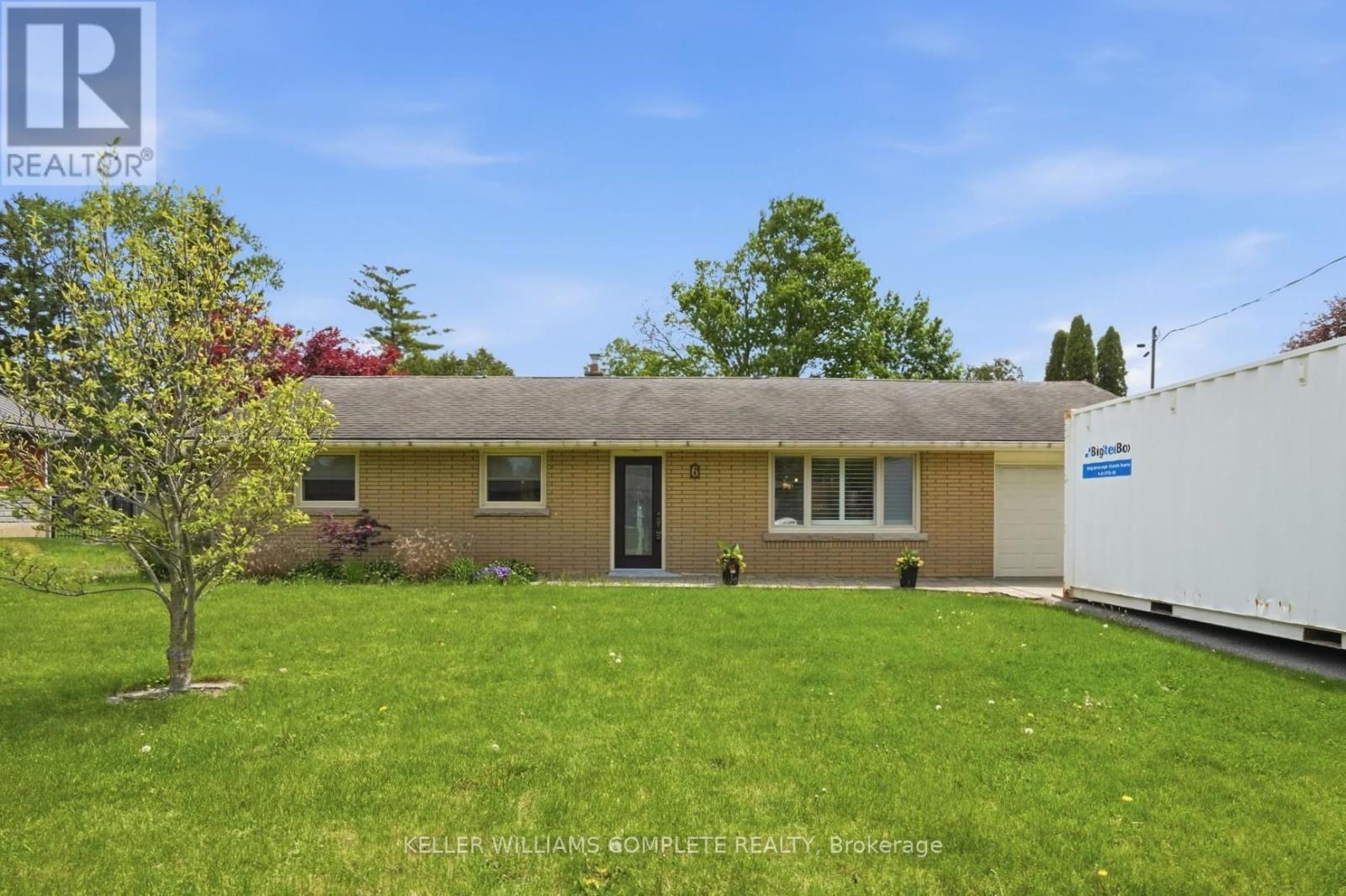 Detached at 6 STEWART DRIVE, Brant