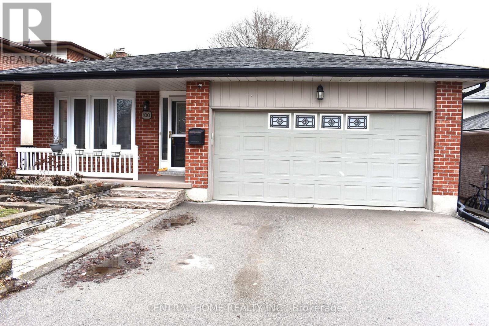 Detached at 100 BIEHN DRIVE, Kitchener