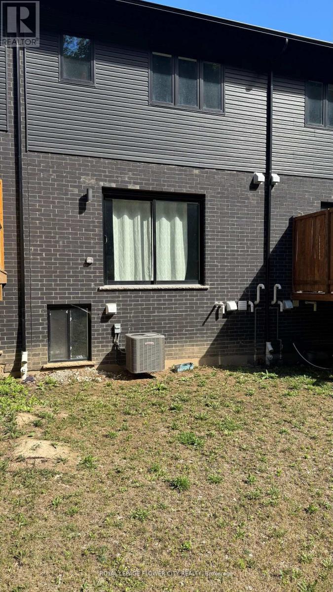 Townhouse at 928 ROBERT FERRIE DRIVE, Kitchener