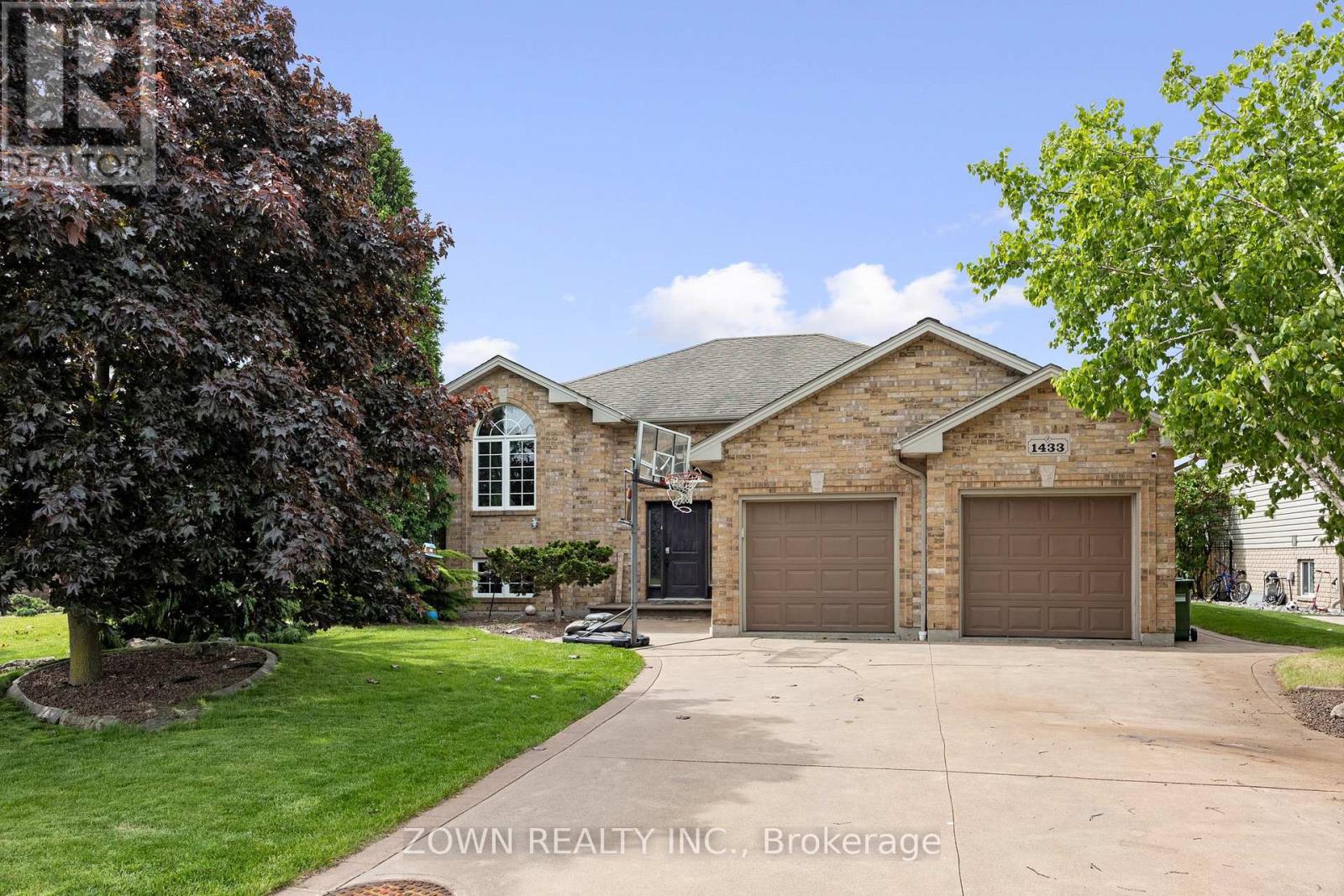 Detached at 1433 GIRARD DRIVE, Lakeshore