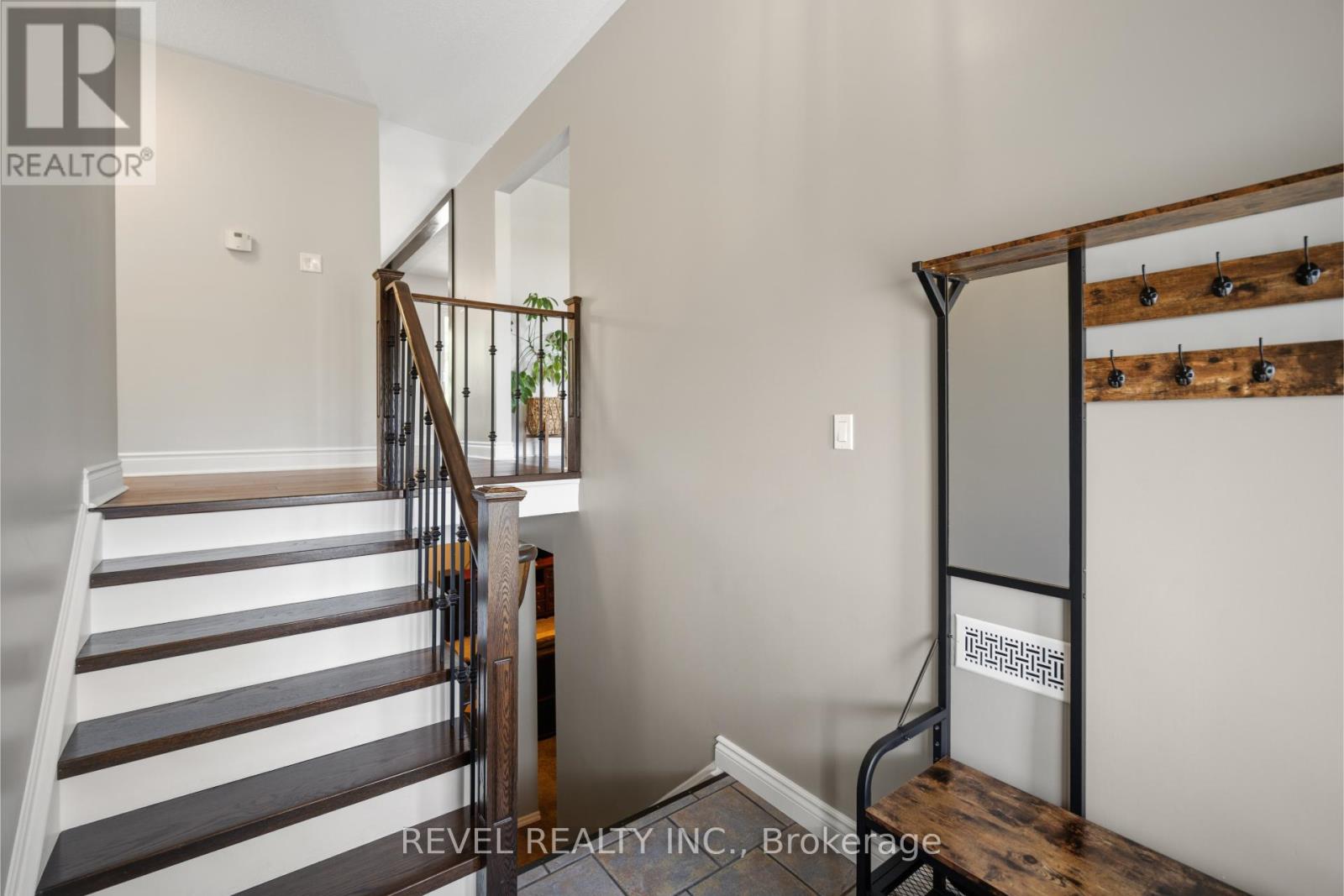 Detached at 29 SAINT JOHN STREET, Amaranth